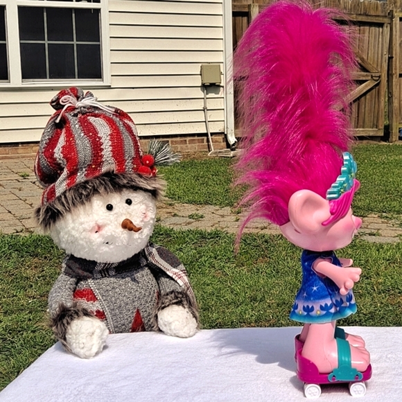 Dreamworks Dancing Hair Poppy  Trolls World Tour Doll - Picture 8 of 9
